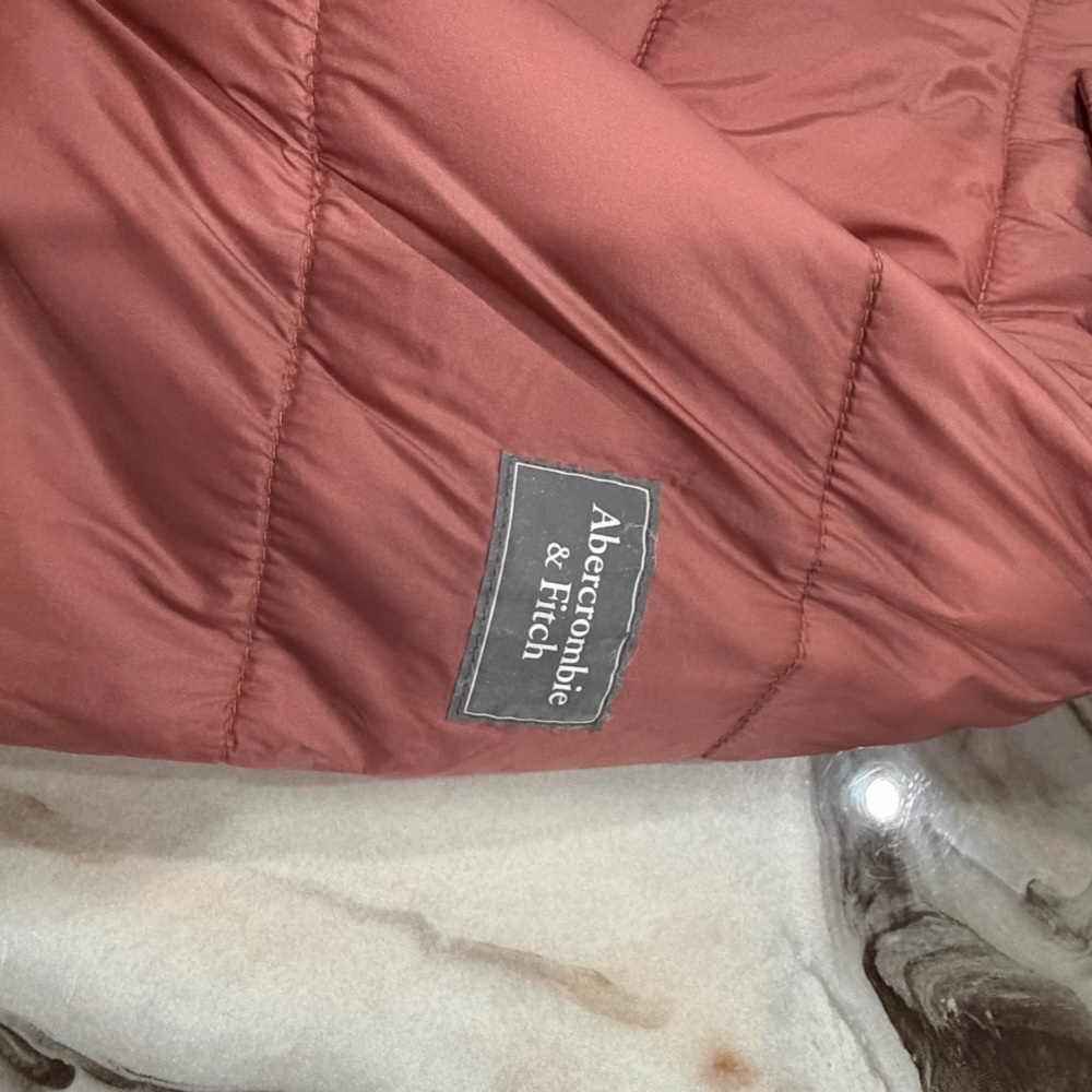 Abercrombie & Fitch Dusty Rose Puffer Jacket - Picture 5 of 10